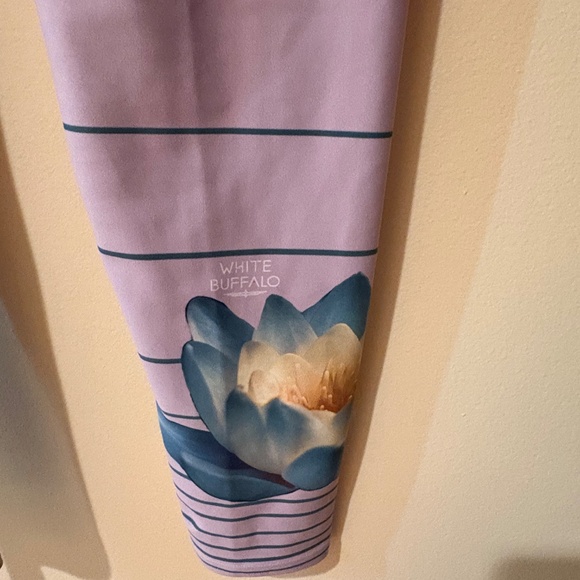 White  buffalo top and leggings in lavender with Lotus flower accents. Size L - Picture 5 of 7